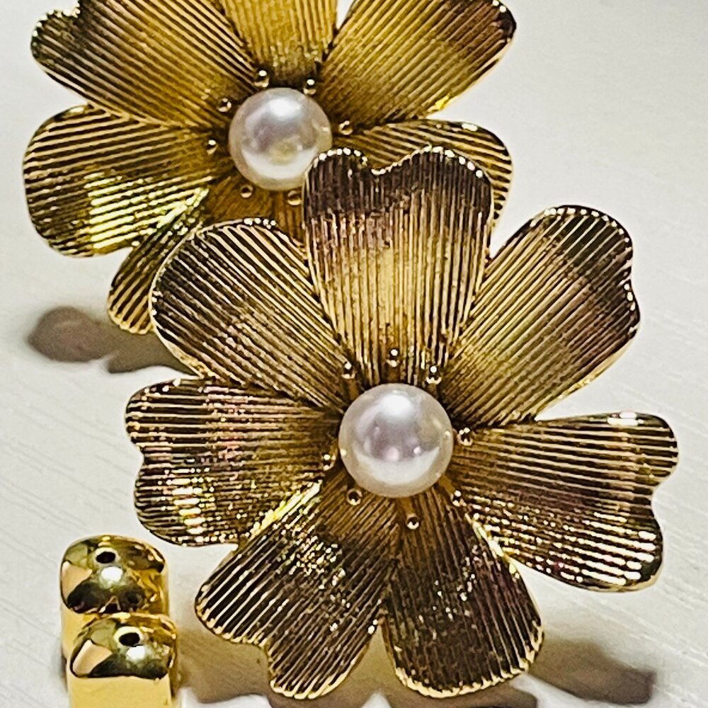 KATE SPADE Gold Flower Pearl Statement Stud Earrings